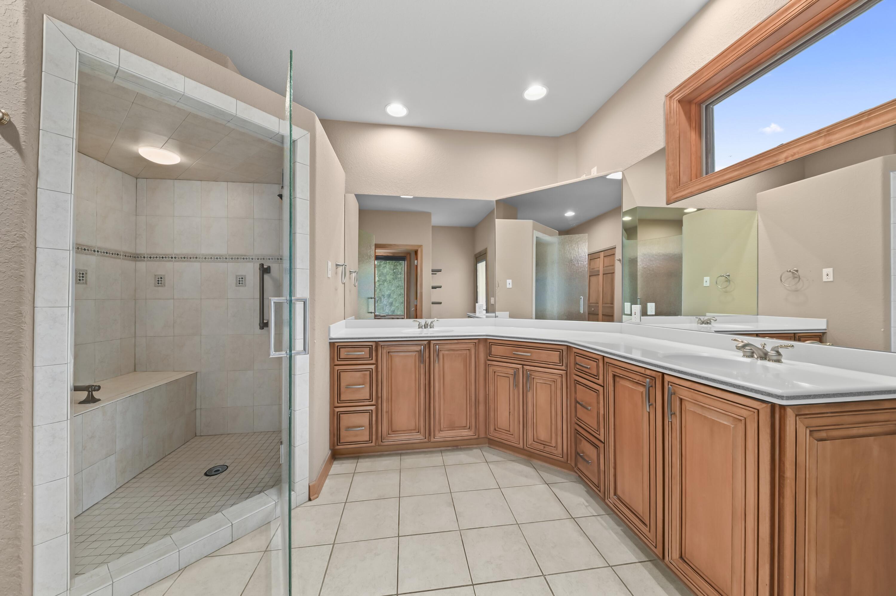 W226N3551 Wethersfield Road Pewaukee, WI 53072 - Photo 22 of 36 Primary Full Bath