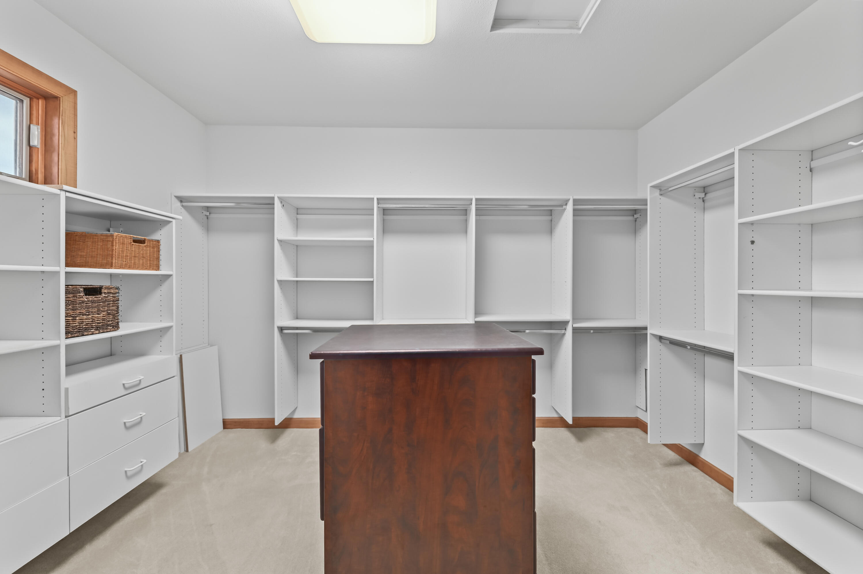 W226N3551 Wethersfield Road Pewaukee, WI 53072 - Photo 23 of 36 Primary Walk-in Closet