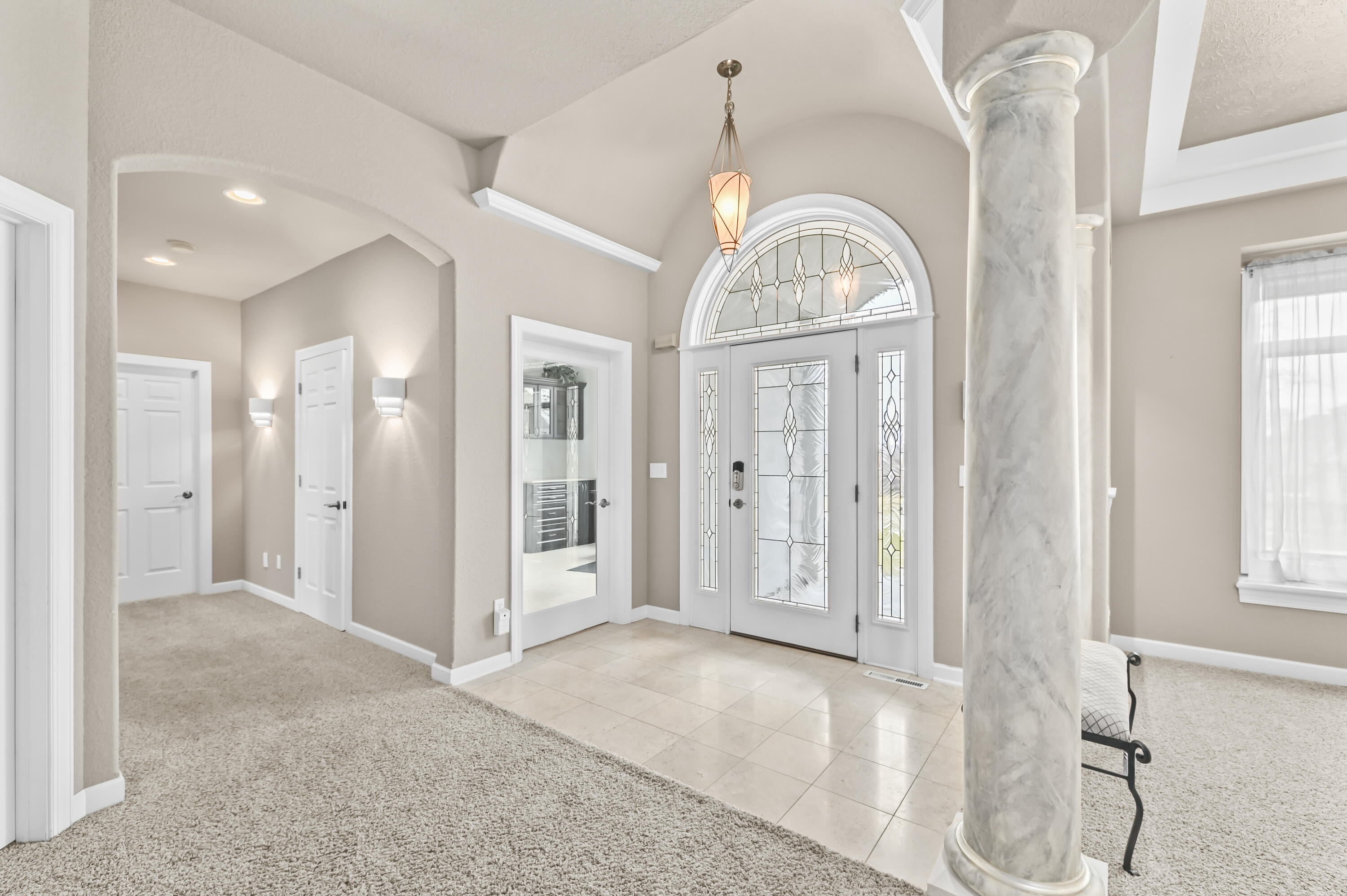 W226N3551 Wethersfield Road Pewaukee, WI 53072 - Photo 3 of 36 Beautiful Foyer