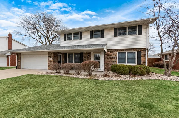 $360,000 | 1724 Lincoln Avenue, Crest Hill, IL 60403