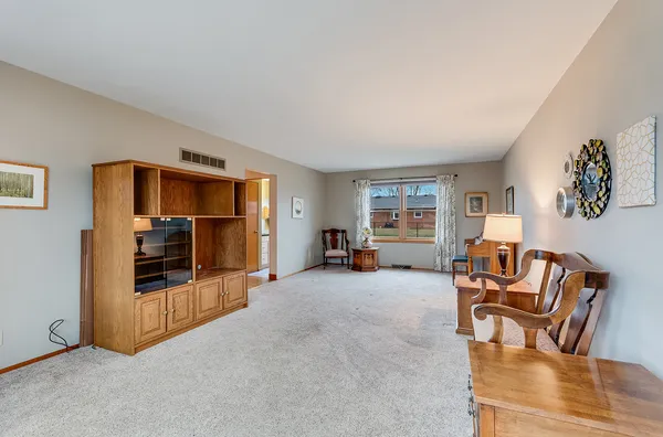 $360,000 | 1724 Lincoln Avenue, Crest Hill, IL 60403