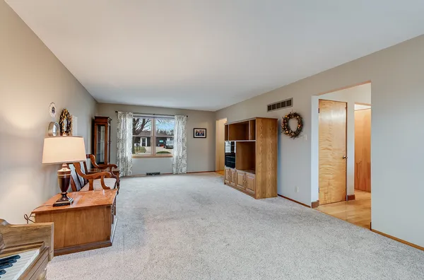 $360,000 | 1724 Lincoln Avenue, Crest Hill, IL 60403