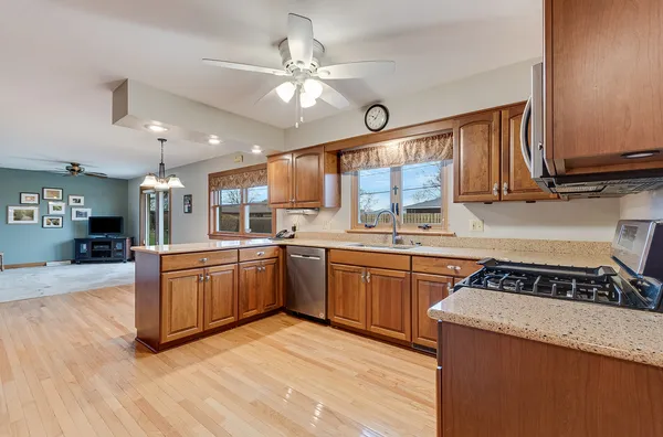 $360,000 | 1724 Lincoln Avenue, Crest Hill, IL 60403