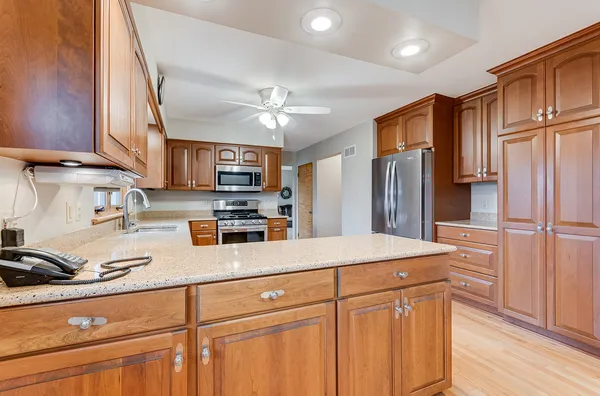 $360,000 | 1724 Lincoln Avenue, Crest Hill, IL 60403