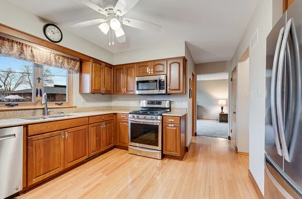 $360,000 | 1724 Lincoln Avenue, Crest Hill, IL 60403