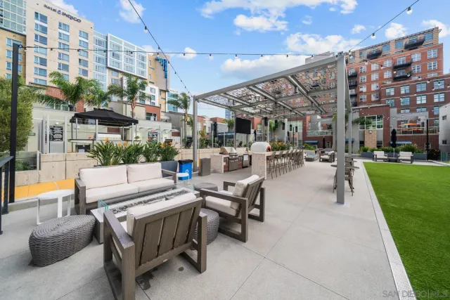 $634,900 | 800 The Mark Lane, Unit 504, San Diego, CA 92101