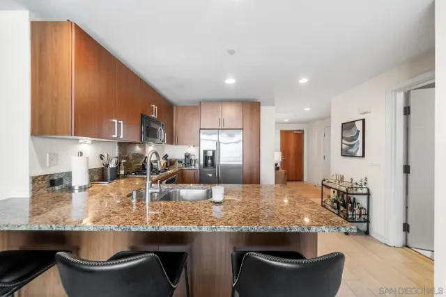 $634,900 | 800 The Mark Lane, Unit 504, San Diego, CA 92101