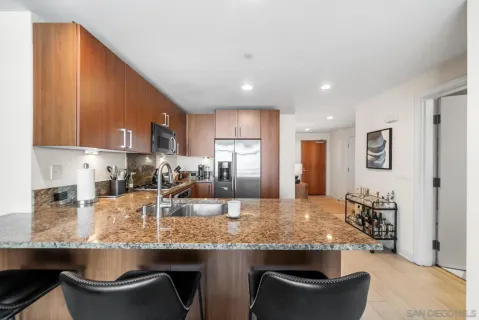 $620,000 | 800 The Mark Lane, Unit 504, San Diego, CA 92101