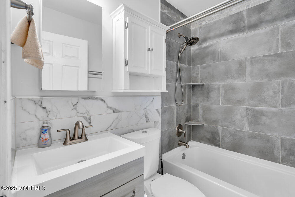 2 Drew Court Jackson, NJ 08527 - Photo 15 of 26 a bathroom with a sink and a bathtub