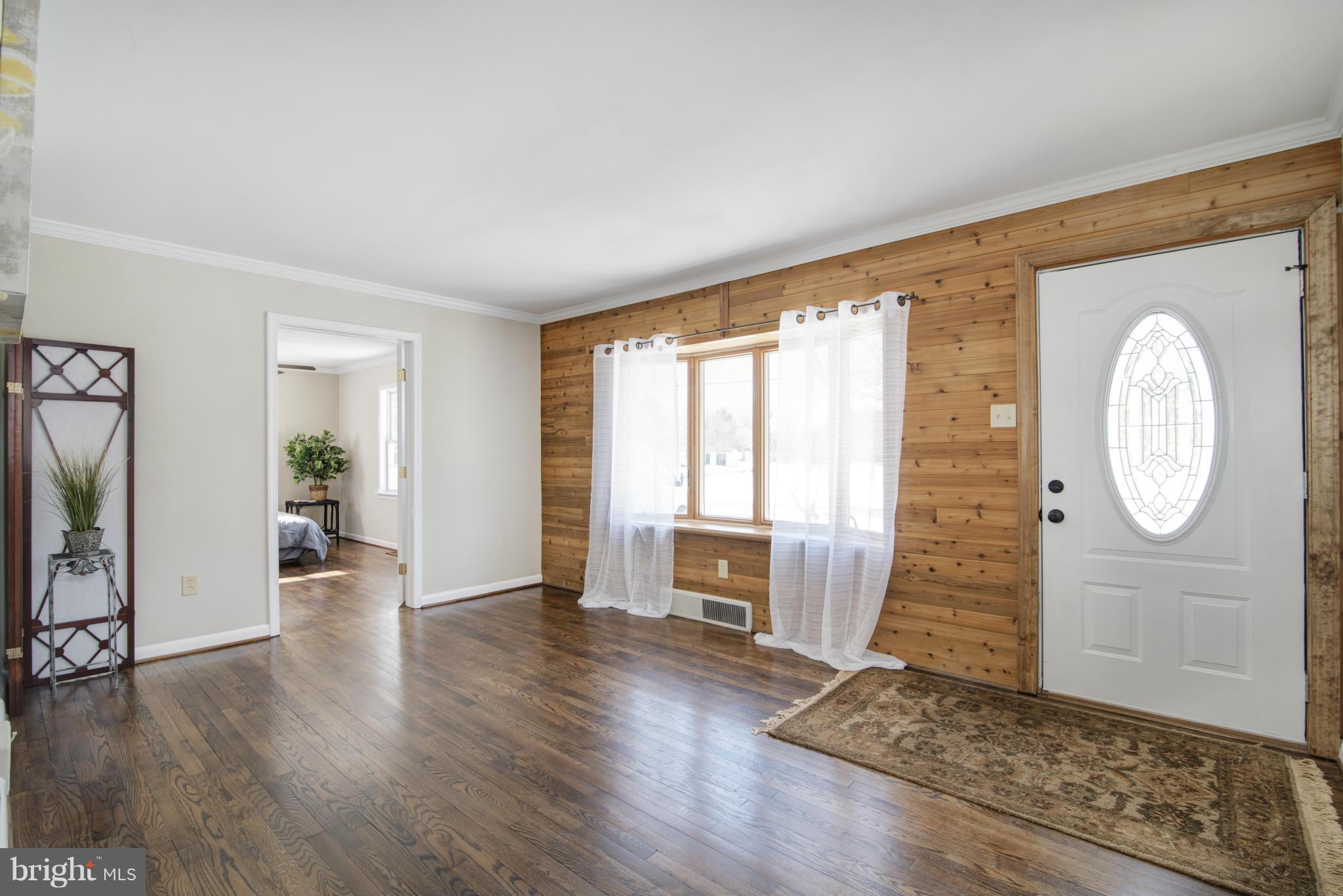 12847 Resh Road Hagerstown, MD 21740 - Photo 5 of 30 Living Room