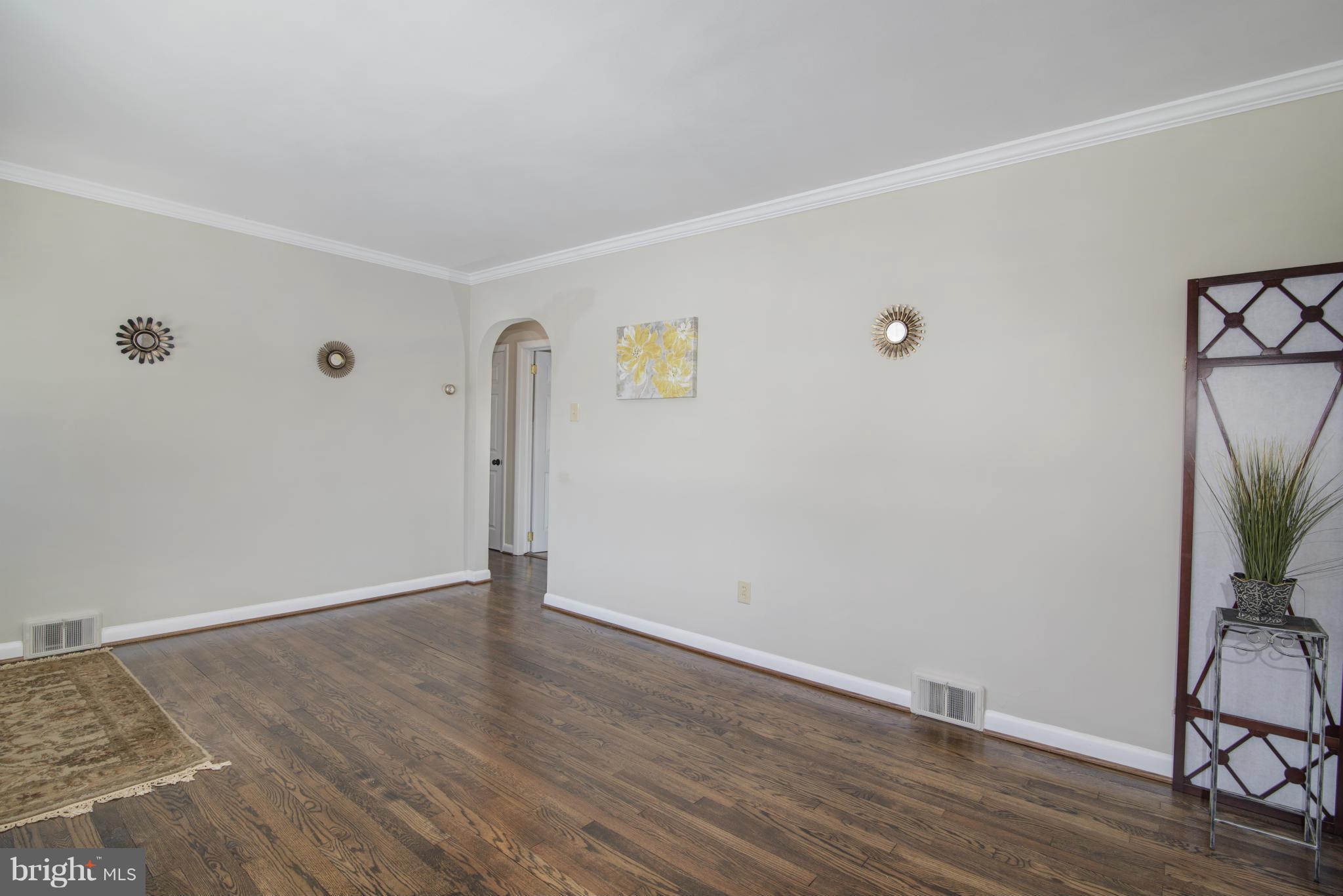 12847 Resh Road Hagerstown, MD 21740 - Photo 7 of 30 Living Room
