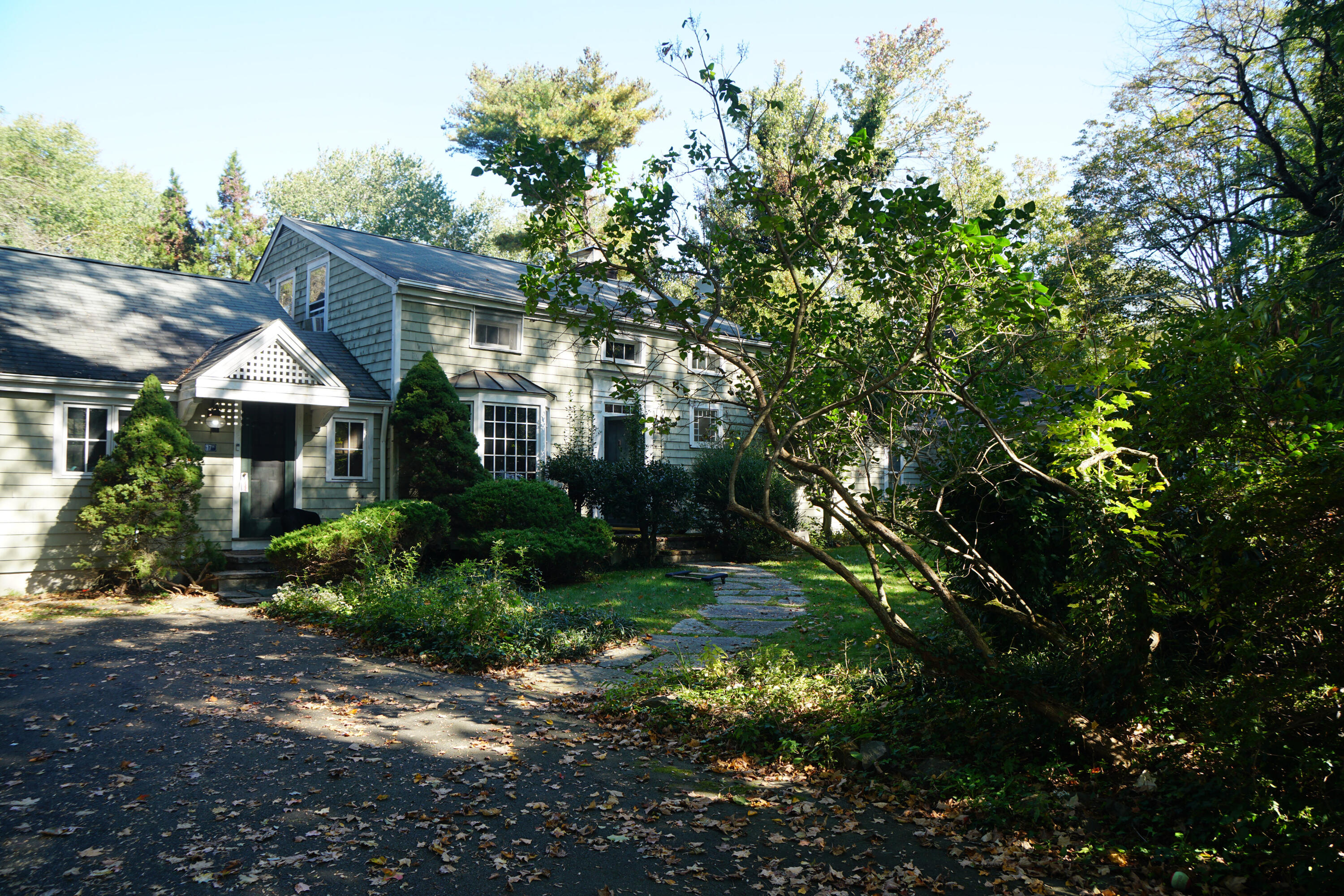 17 R Old Farm Road Darien, CT 06820 - Photo 2 of 4 a front view of a house with a garden