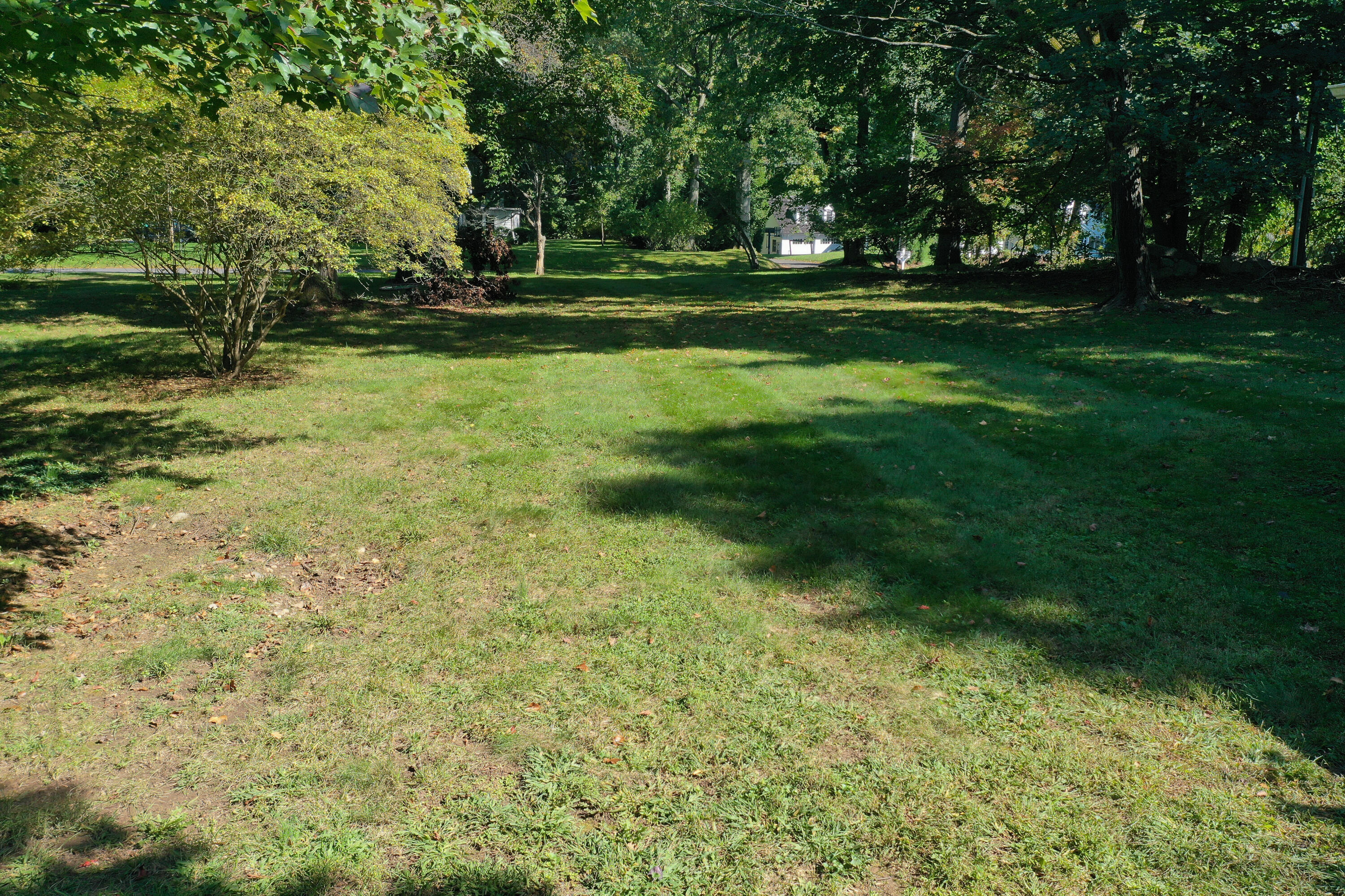 17 R Old Farm Road Darien, CT 06820 - Photo 4 of 4 a view of a park