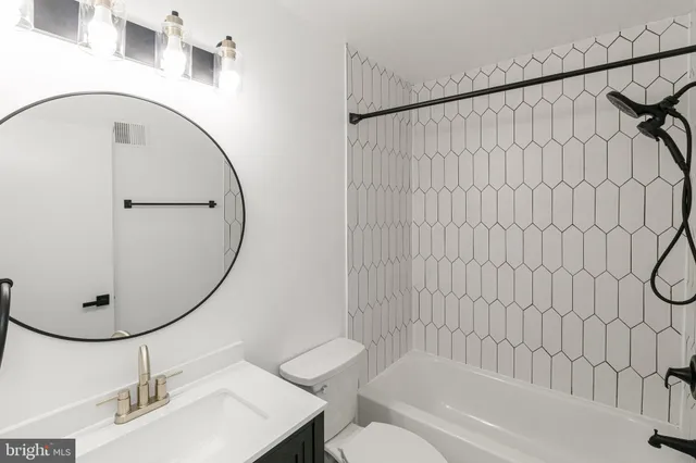 $4,200 | 7454 Westlake Terrace, Unit 7, Bethesda, MD 20817