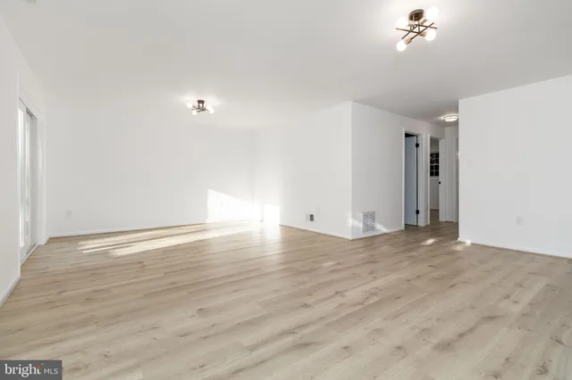 $4,200 | 7454 Westlake Terrace, Unit 7, Bethesda, MD 20817