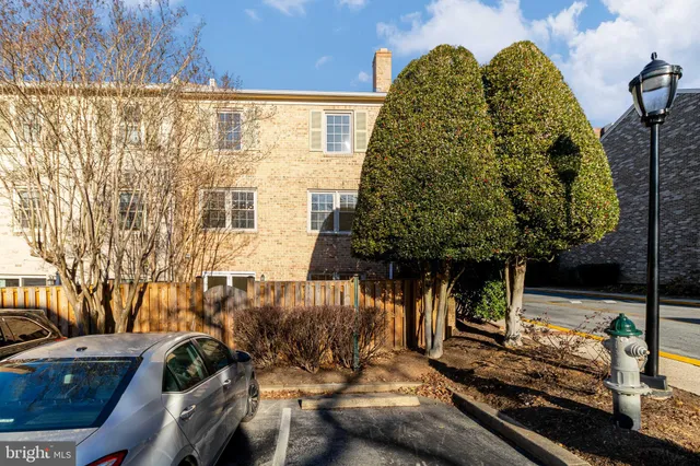 $4,200 | 7454 Westlake Terrace, Unit 7, Bethesda, MD 20817