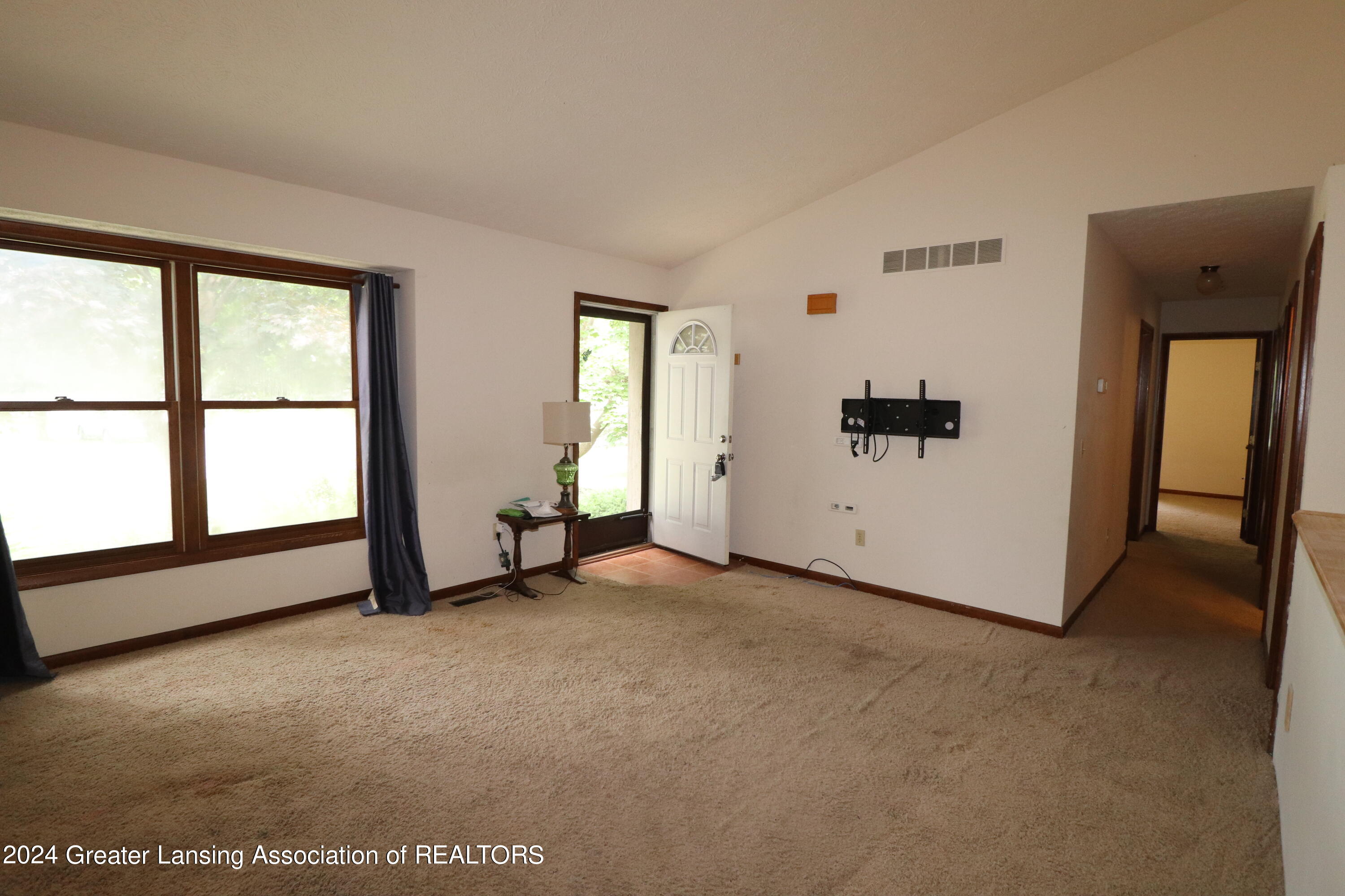 2404 Pine Tree Road Holt, MI 48842 - Photo 5 of 28 IMG_6222