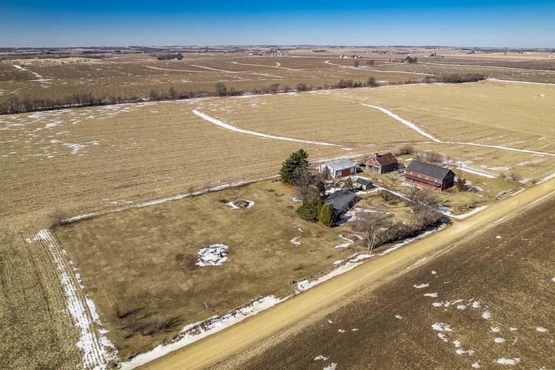 4422 North Union Road Forreston, IL 61030 - Photo 3 of 60 a view of an ocean and beach