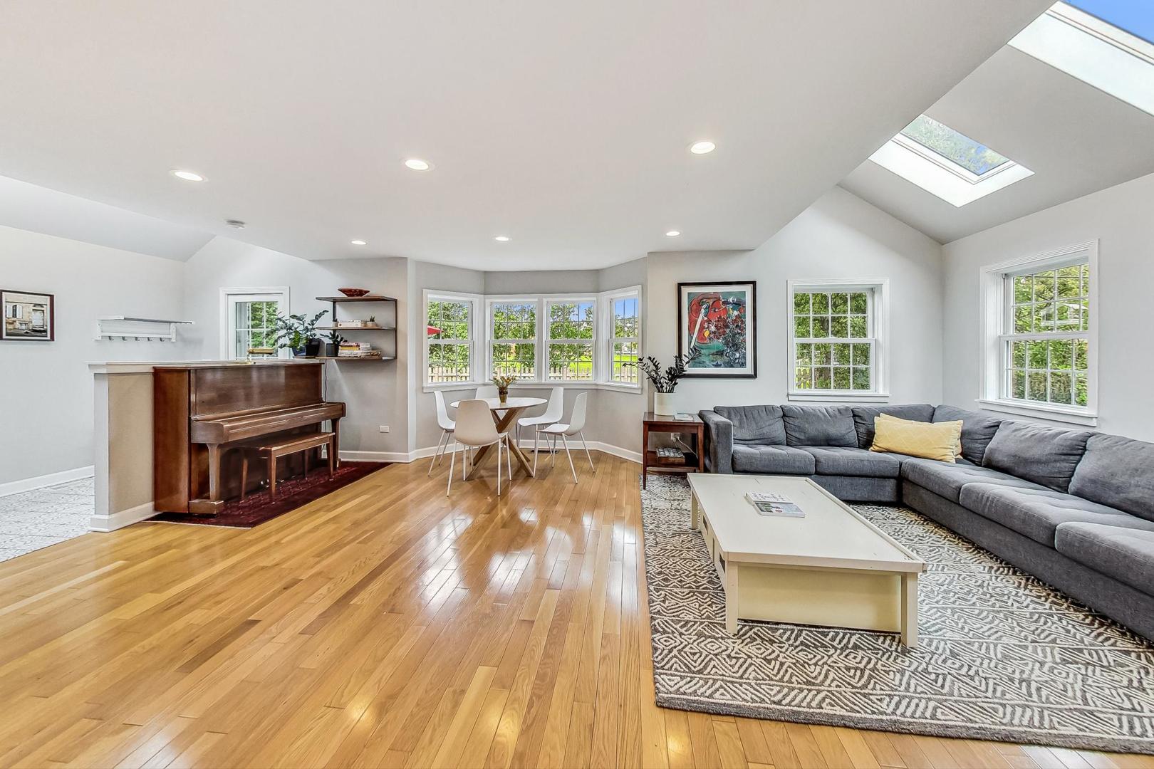 48 Williamsburg Road Evanston, IL 60203 - Photo 12 of 42 a living room with furniture and a wooden floor