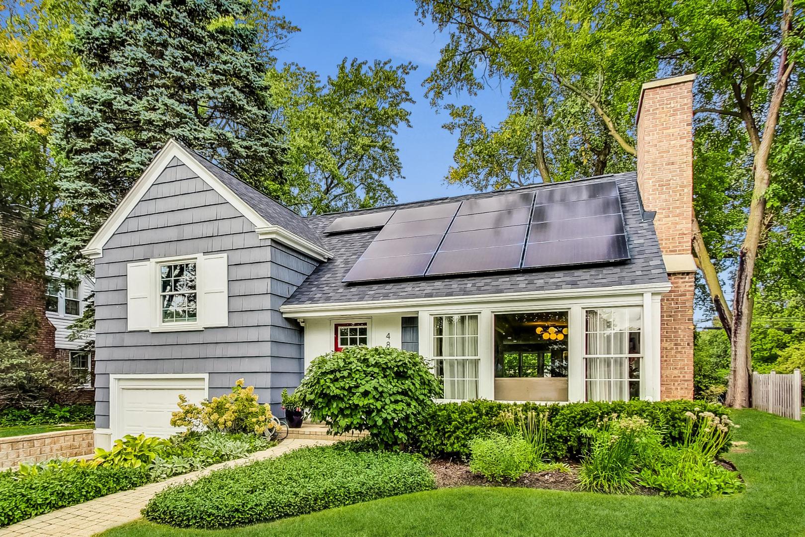 48 Williamsburg Road Evanston, IL 60203 - Photo 2 of 42 front view of a house with a yard