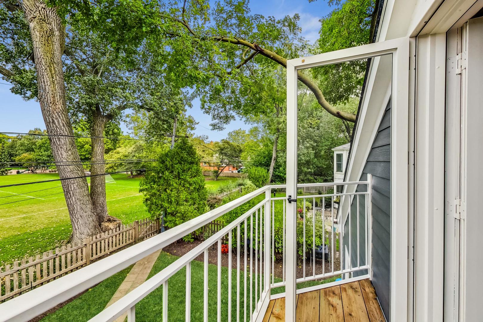 48 Williamsburg Road Evanston, IL 60203 - Photo 22 of 42 a view of a balcony with an outdoor space