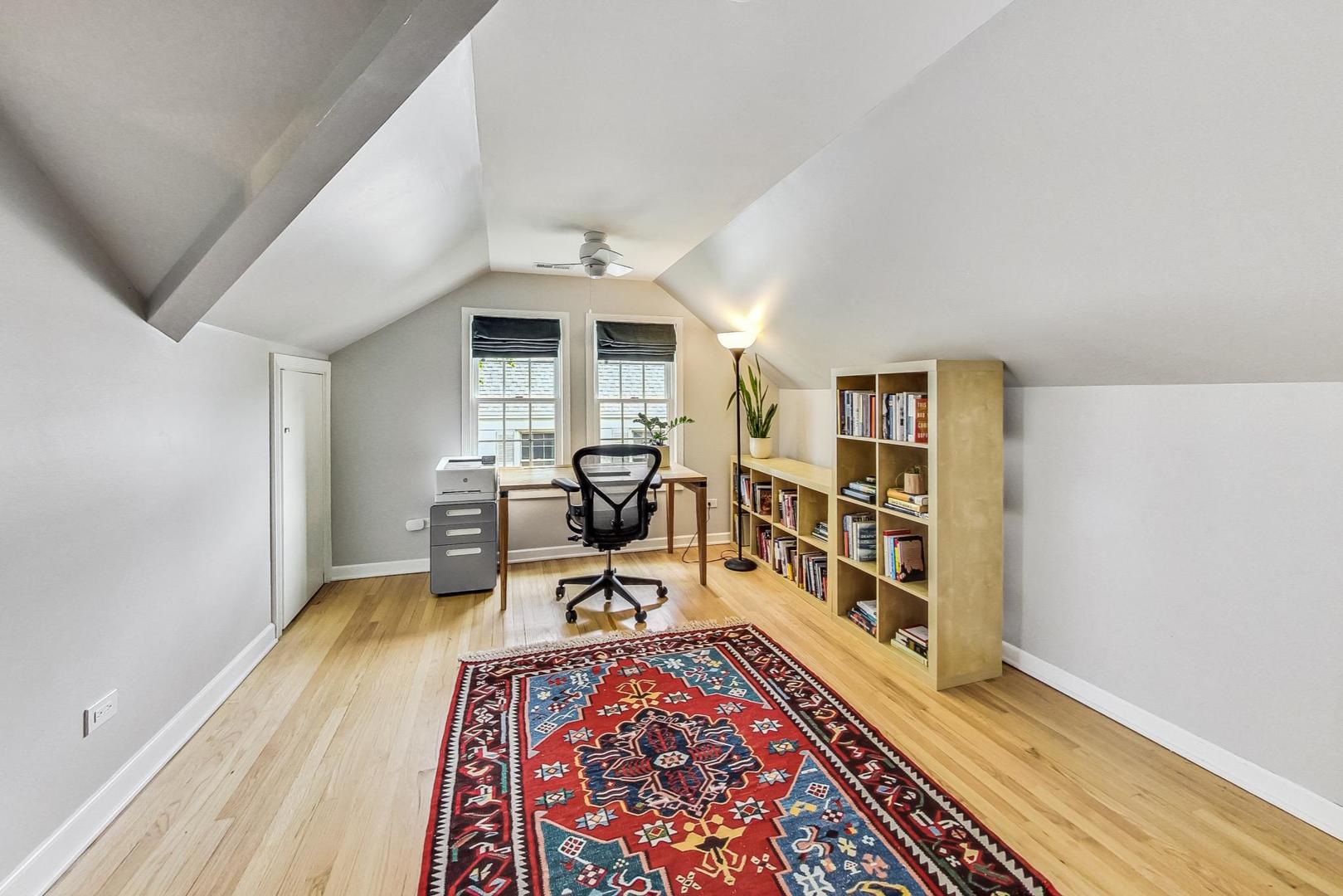 48 Williamsburg Road Evanston, IL 60203 - Photo 23 of 42 a workspace with furniture and wooden floor