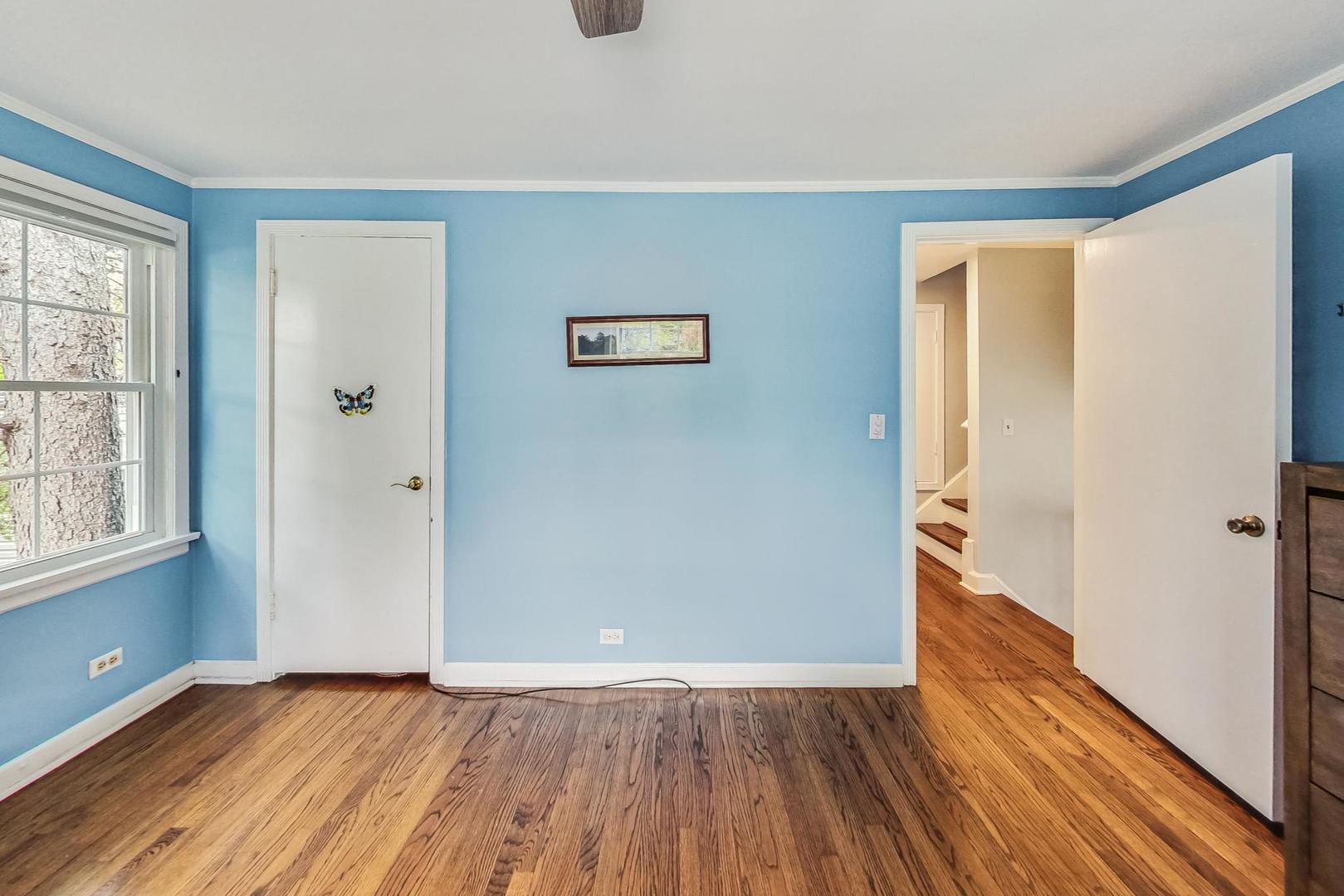 48 Williamsburg Road Evanston, IL 60203 - Photo 26 of 42 an empty room with wooden floor and windows