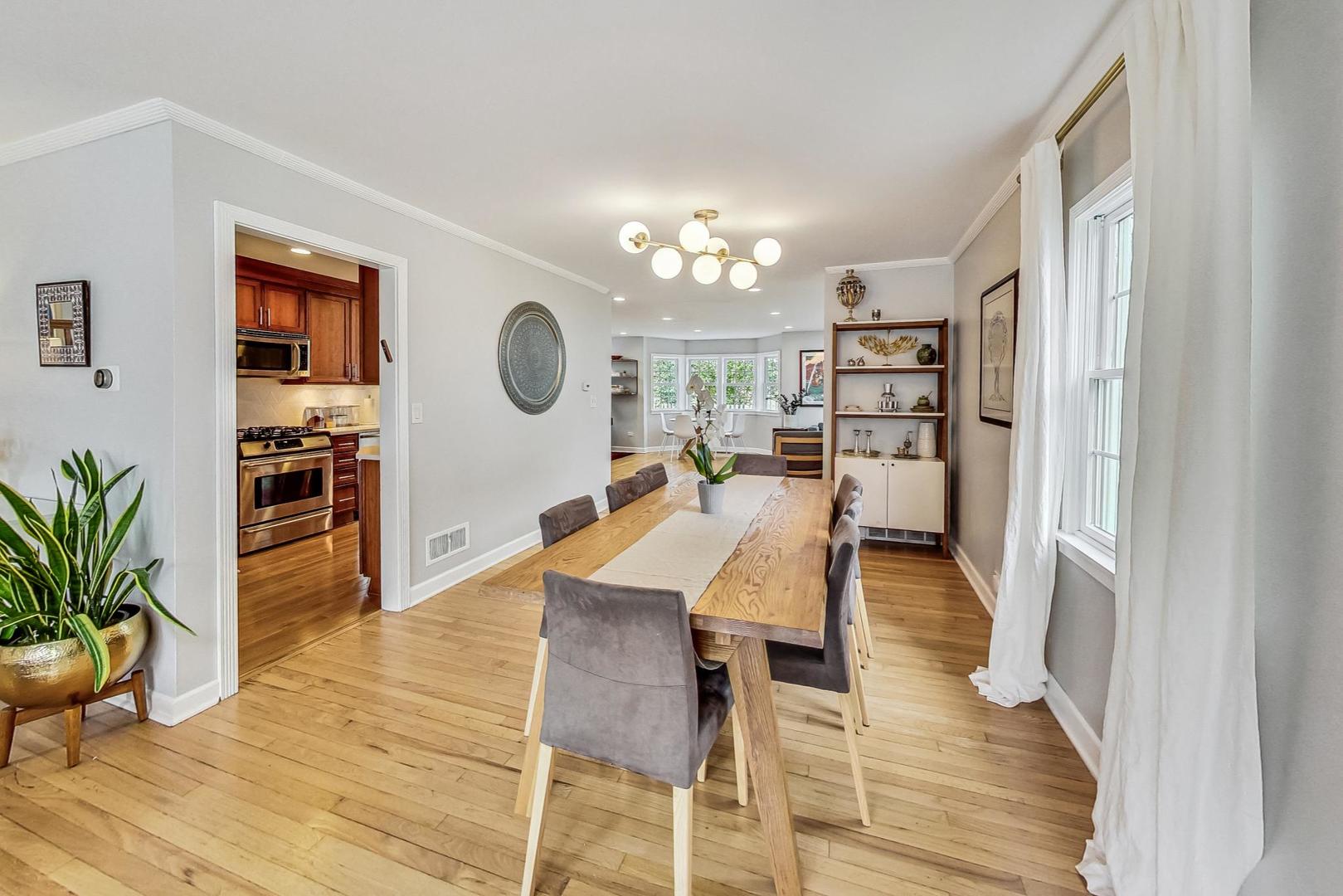 48 Williamsburg Road Evanston, IL 60203 - Photo 7 of 42 a view of a dining room with furniture and wooden floor