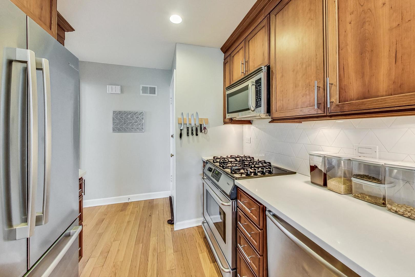 48 Williamsburg Road Evanston, IL 60203 - Photo 10 of 42 a kitchen with a stove and a refrigerator