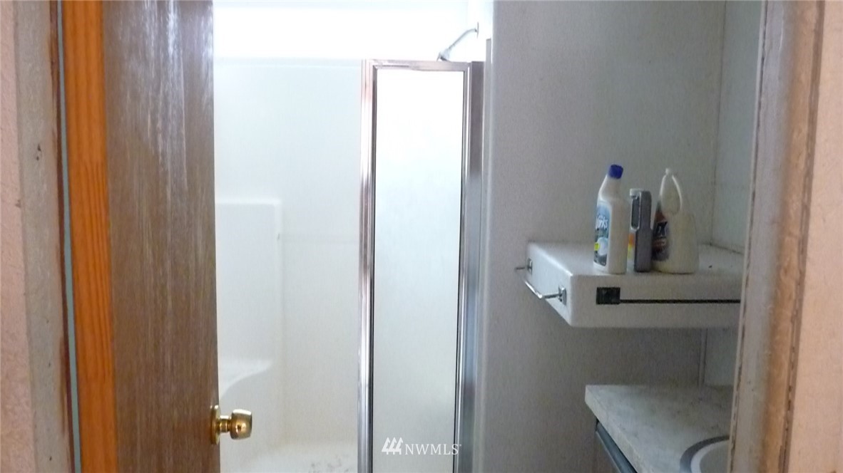 181 Head Gate Road Sequim, WA 98382 - Photo 12 of 18 a bathroom with a sink