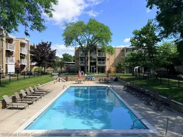$130,000 | 4913-crooks Roa 4913-crooks Roa Crooks Road Road, Unit G5, Royal Oak, MI 48073