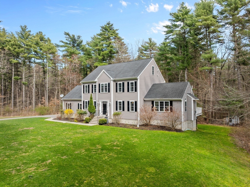 34 Beninati Farm Road Bridgewater, MA 02324 - Photo 4 of 39 Gallery Image 4