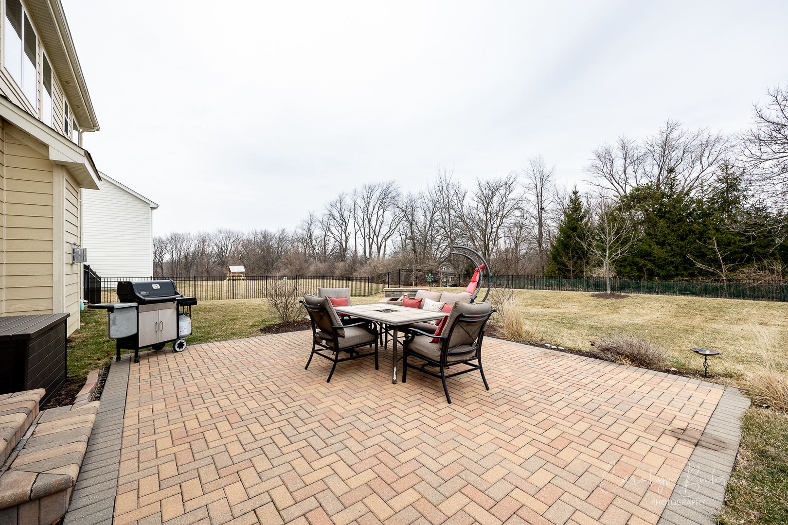 4354 Rudyard Kipling Road Elgin, IL 60124 - Photo 23 of 23 a roof view with sitting space