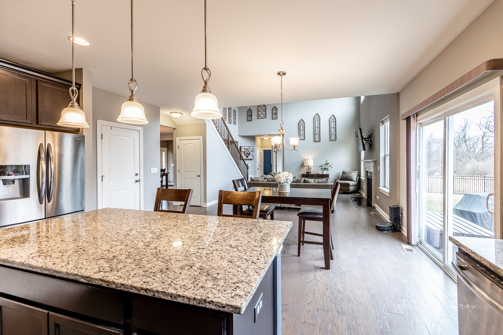 4354 Rudyard Kipling Road Elgin, IL 60124 - Photo 8 of 23 a kitchen with a table and chairs