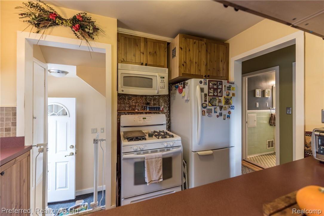 25388 Graham Road Redford, MI 48239 - Photo 9 of 24 DSC_5016.jpg