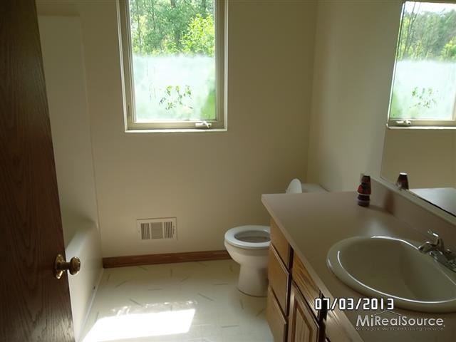 5483 Roberts Road Marine City, MI 48039 - Photo 10 of 16 31155380-9.JPG