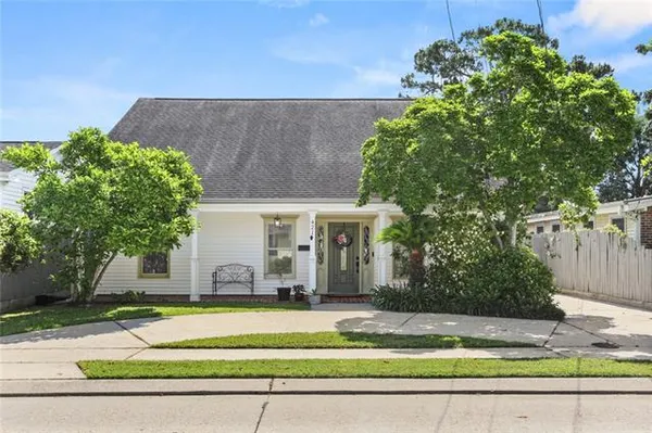 $489,000 | 421 Oaklawn Drive, Metairie, LA 70005