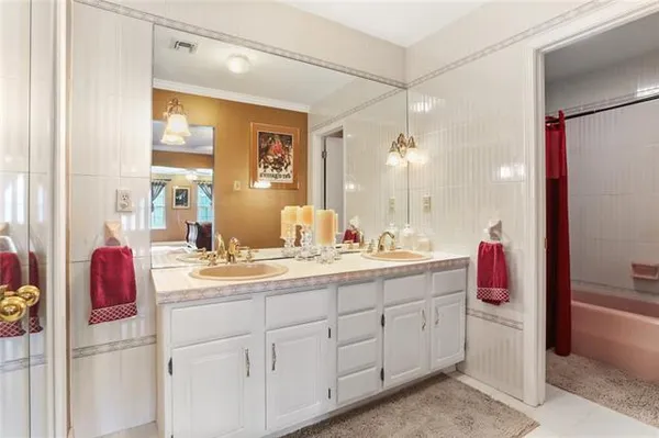 $489,000 | 421 Oaklawn Drive, Metairie, LA 70005