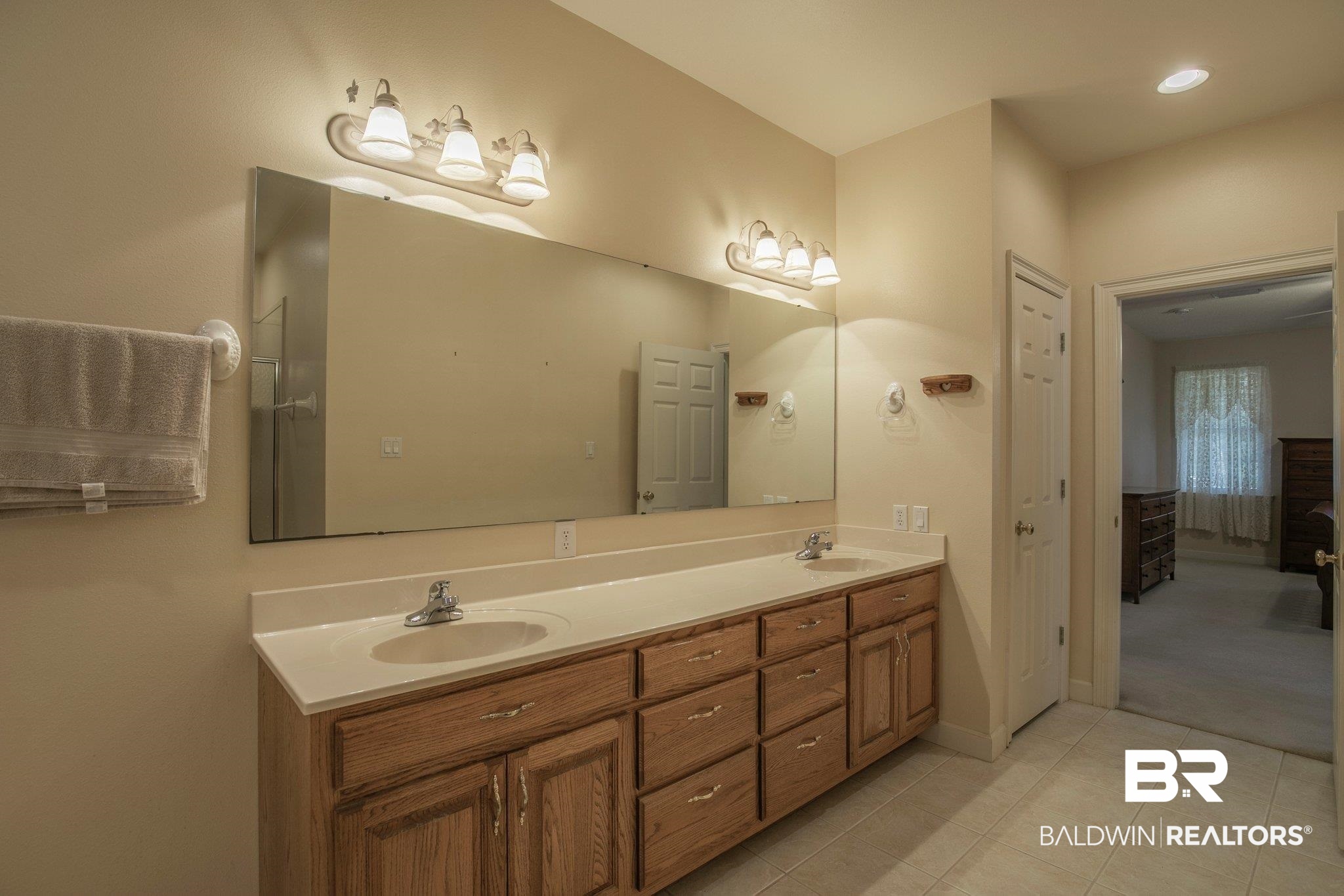 9404 Soldier Creek Road Lillian, AL 36549 - Photo 29 of 49 Primary Bathroom