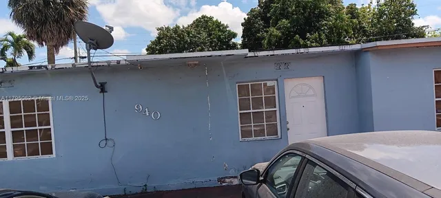 $400,000 | 940 East 9th Place, Hialeah, FL 33010