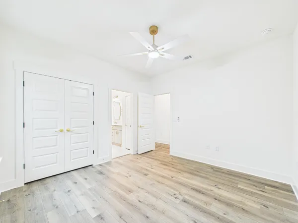 a picture of a utility room with dryer and washer