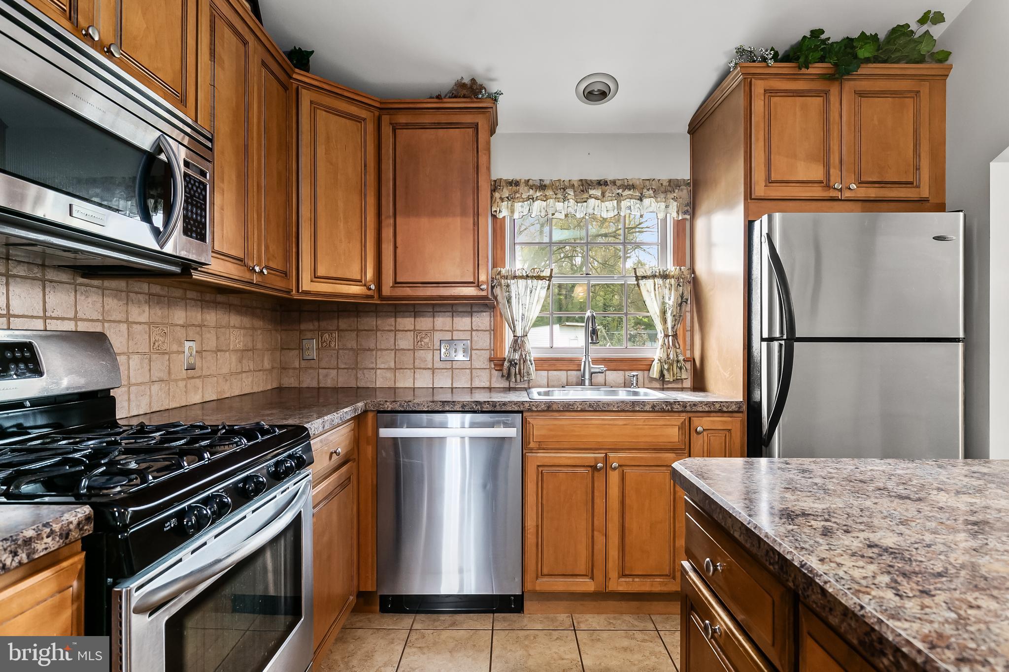 317 Cherrix Avenue Beverly, NJ 08010 - Photo 9 of 21