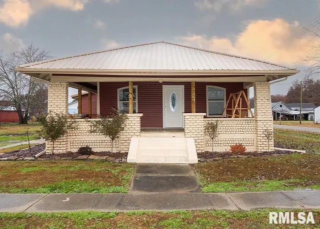 $245,000 | 326 Main Street, Xenia, IL 62899