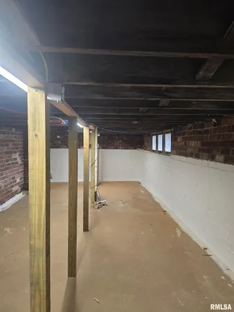 $215,000 | 326 Main Street, Xenia, IL 62899