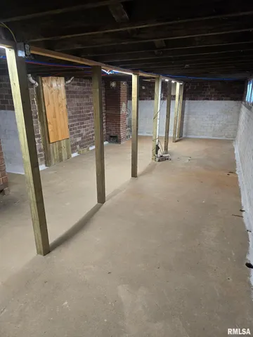 $245,000 | 326 Main Street, Xenia, IL 62899