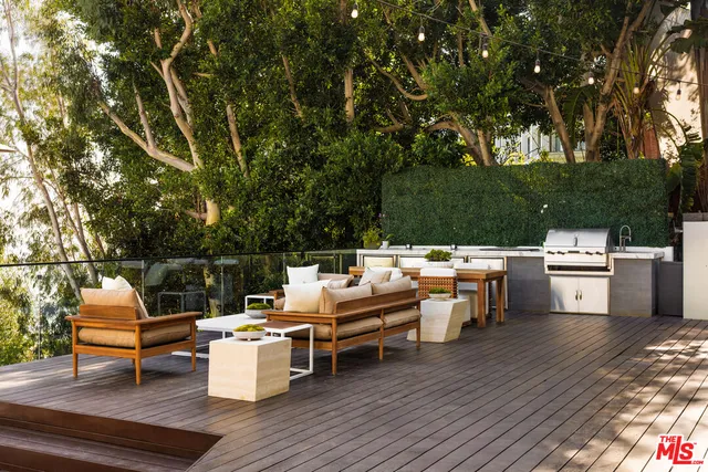 $6,900,000 | 8650 Franklin Avenue, Los Angeles, CA 90069