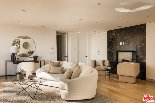 $6,900,000 | 8650 Franklin Avenue, Los Angeles, CA 90069