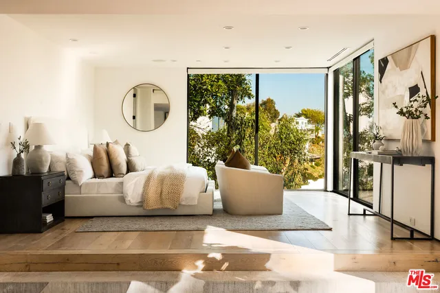 $6,900,000 | 8650 Franklin Avenue, Los Angeles, CA 90069