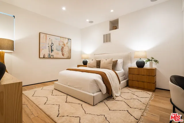 $6,900,000 | 8650 Franklin Avenue, Los Angeles, CA 90069