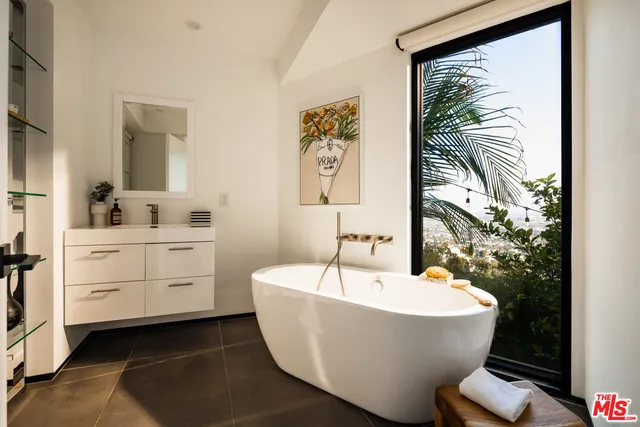 $6,900,000 | 8650 Franklin Avenue, Los Angeles, CA 90069